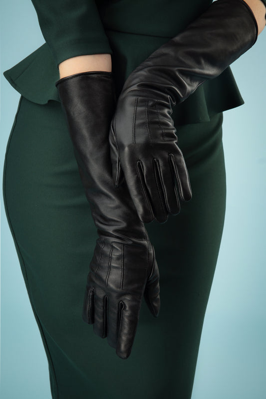 The Leather Gloves in Black