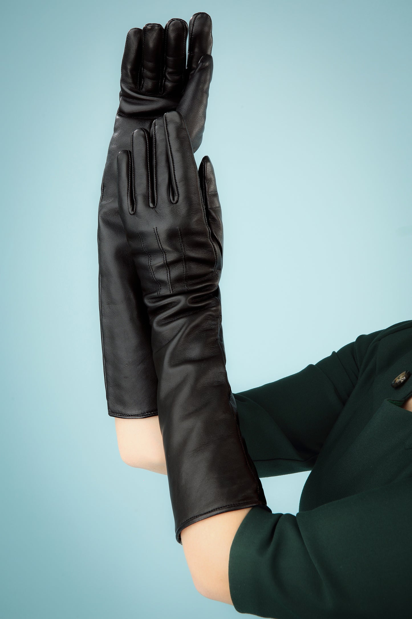 The Leather Gloves in Black